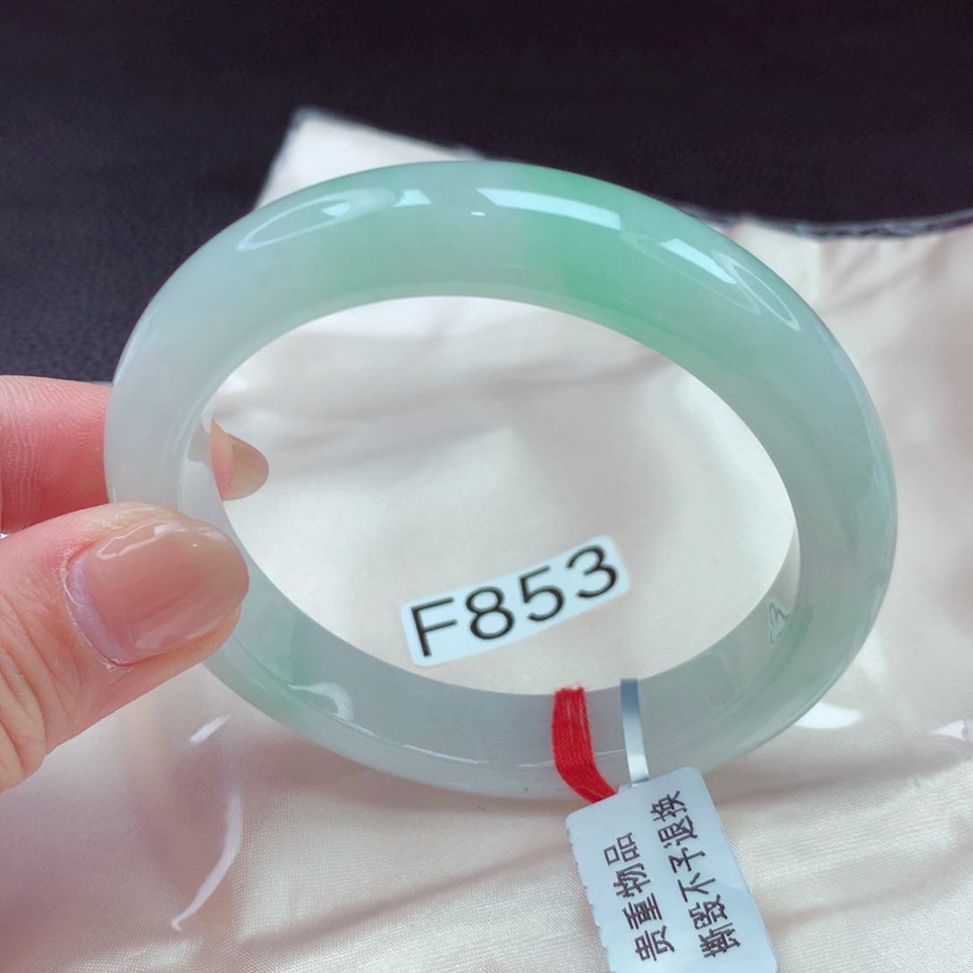 翡翠手镯未镶嵌手镯88