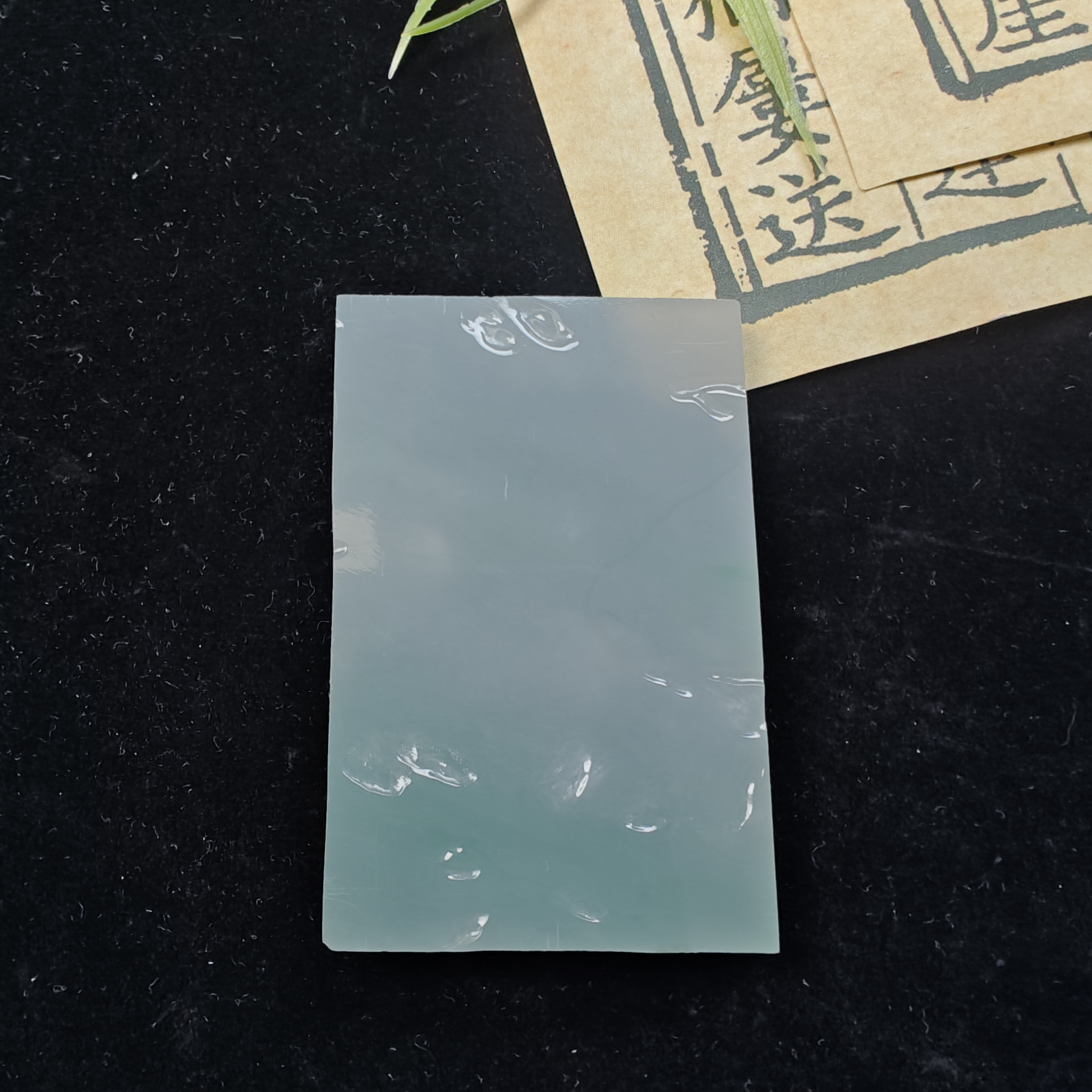 翡翠定制吊坠专用片料。尺寸64*42*7