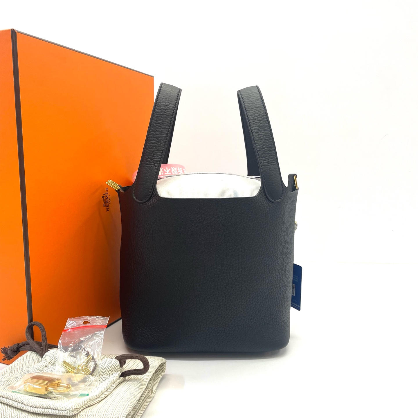 未使用 Hermes/爱马仕 pocotin lock18菜篮子黑金手提包