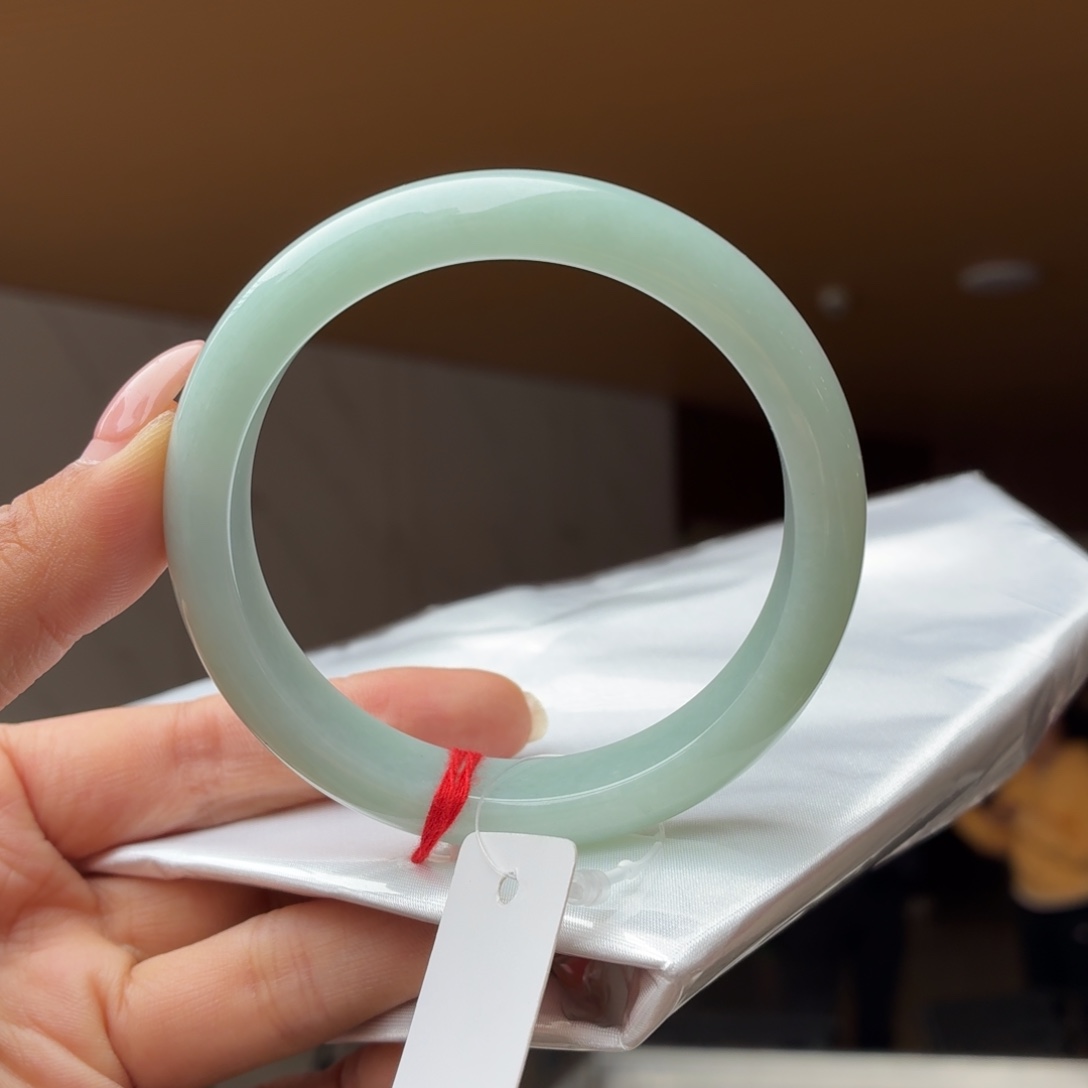 翡翠未镶嵌手镯参考价