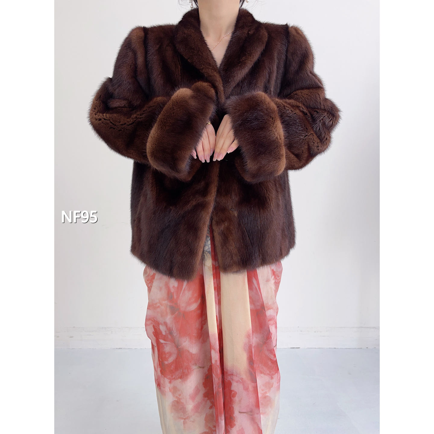 【NF95】L 焦糖棕短款全抽水貂毛大衣（肩43胸108衣63袖60）06095
