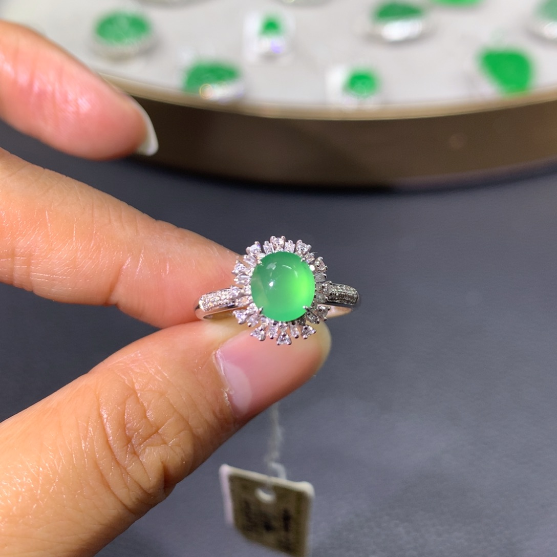 翡翠戒指18K金镶嵌翡翠