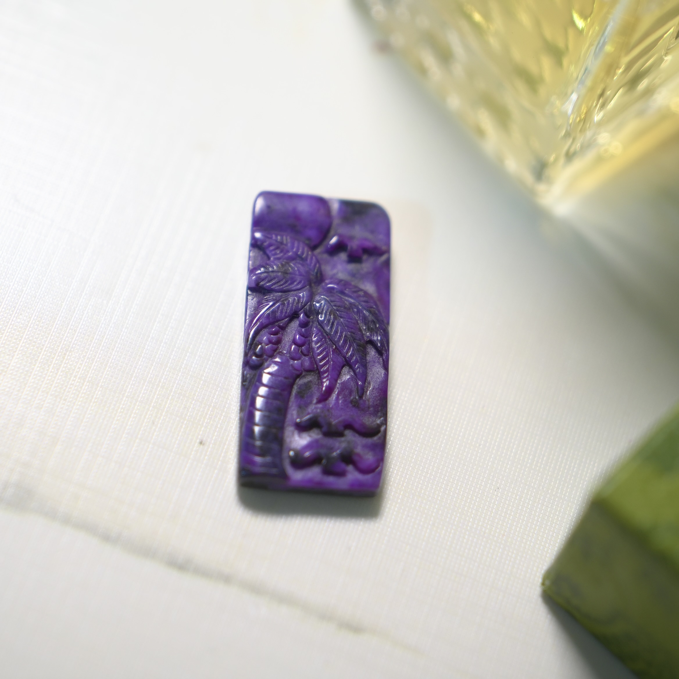 舒俱来吊牌，老油紫吊坠gr1288158