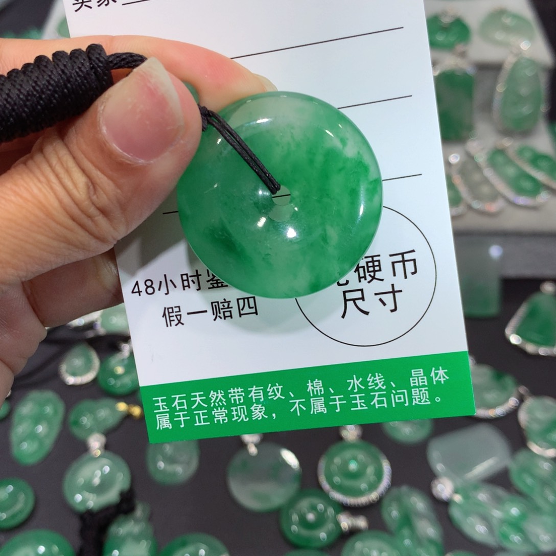 颈饰银S925镶嵌石英质玉（非洲翠）