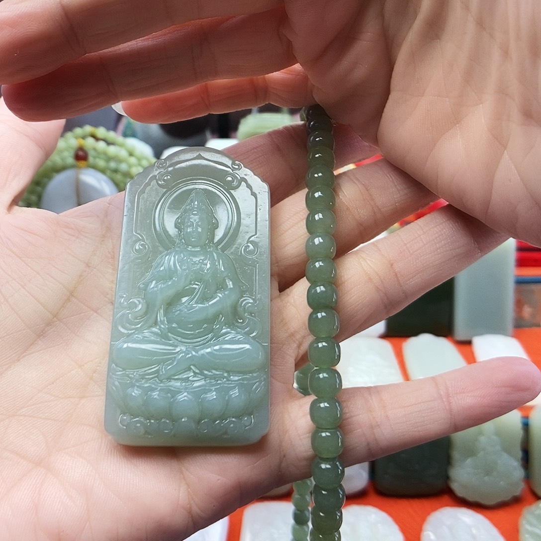 华***仔和田玉未镶嵌颈饰