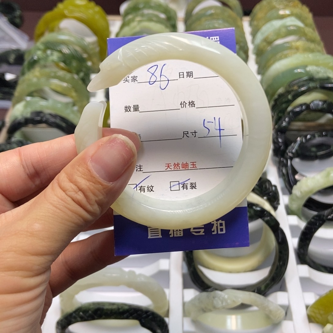 蛇纹石玉手镯未镶嵌