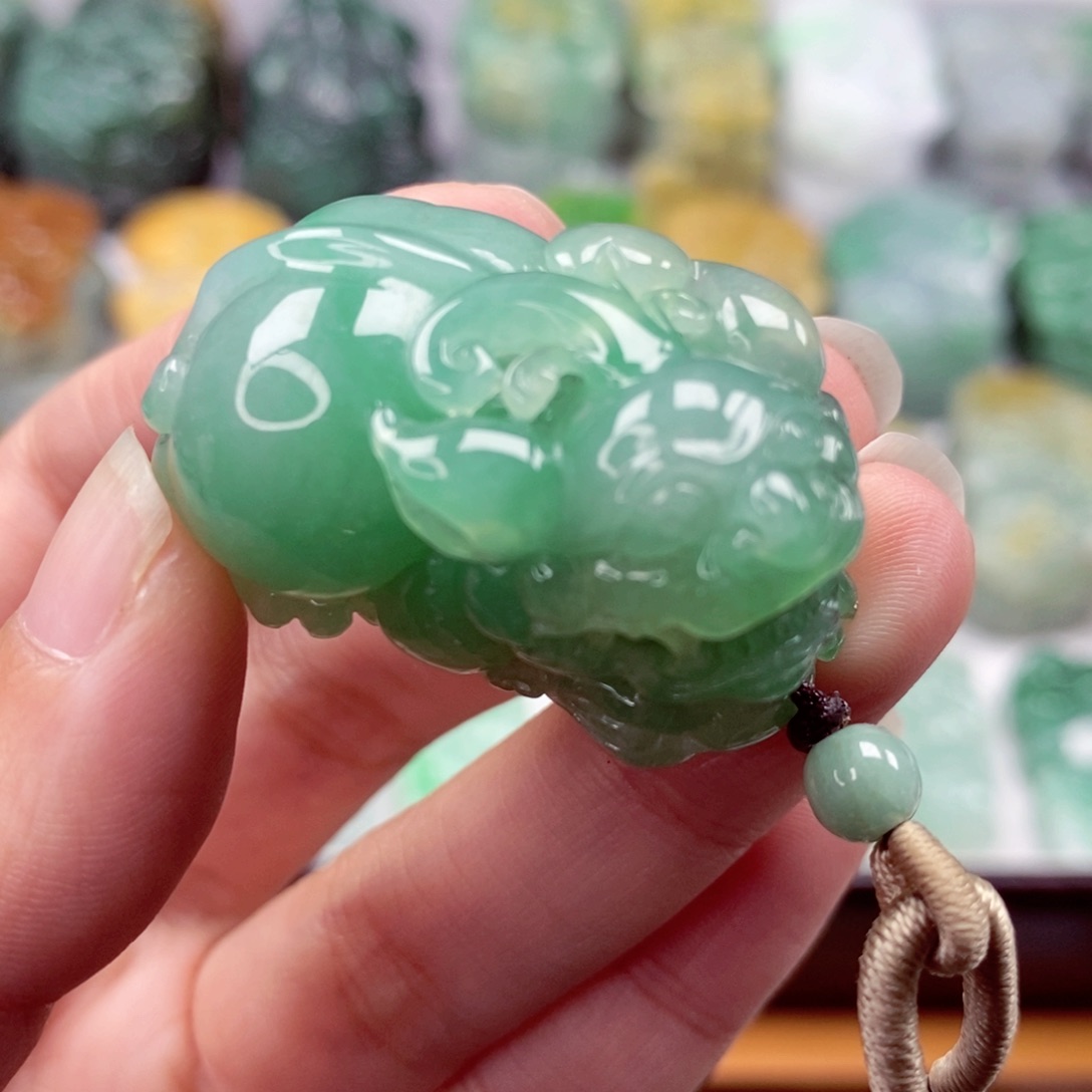 翡翠颈饰未镶嵌翡翠