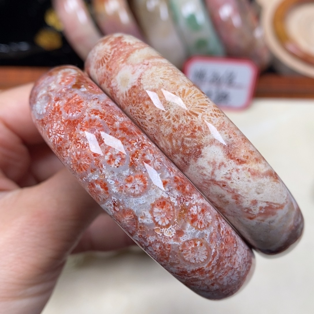 凯***粒硅化珊瑚（珊瑚玉）未镶嵌手镯圈口58+/不退换