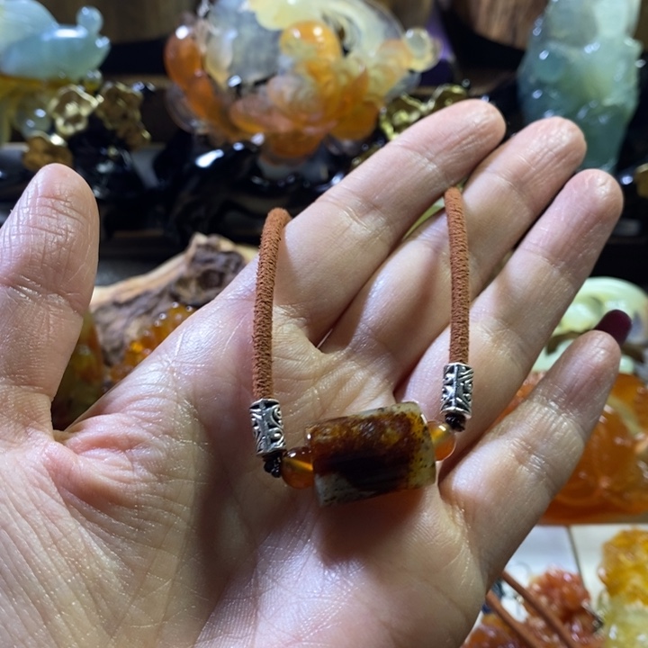 蛇纹石玉未镶嵌颈饰