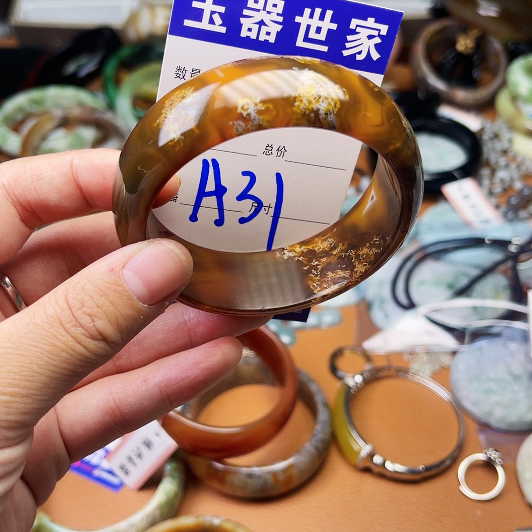 石英质玉颈饰未镶嵌