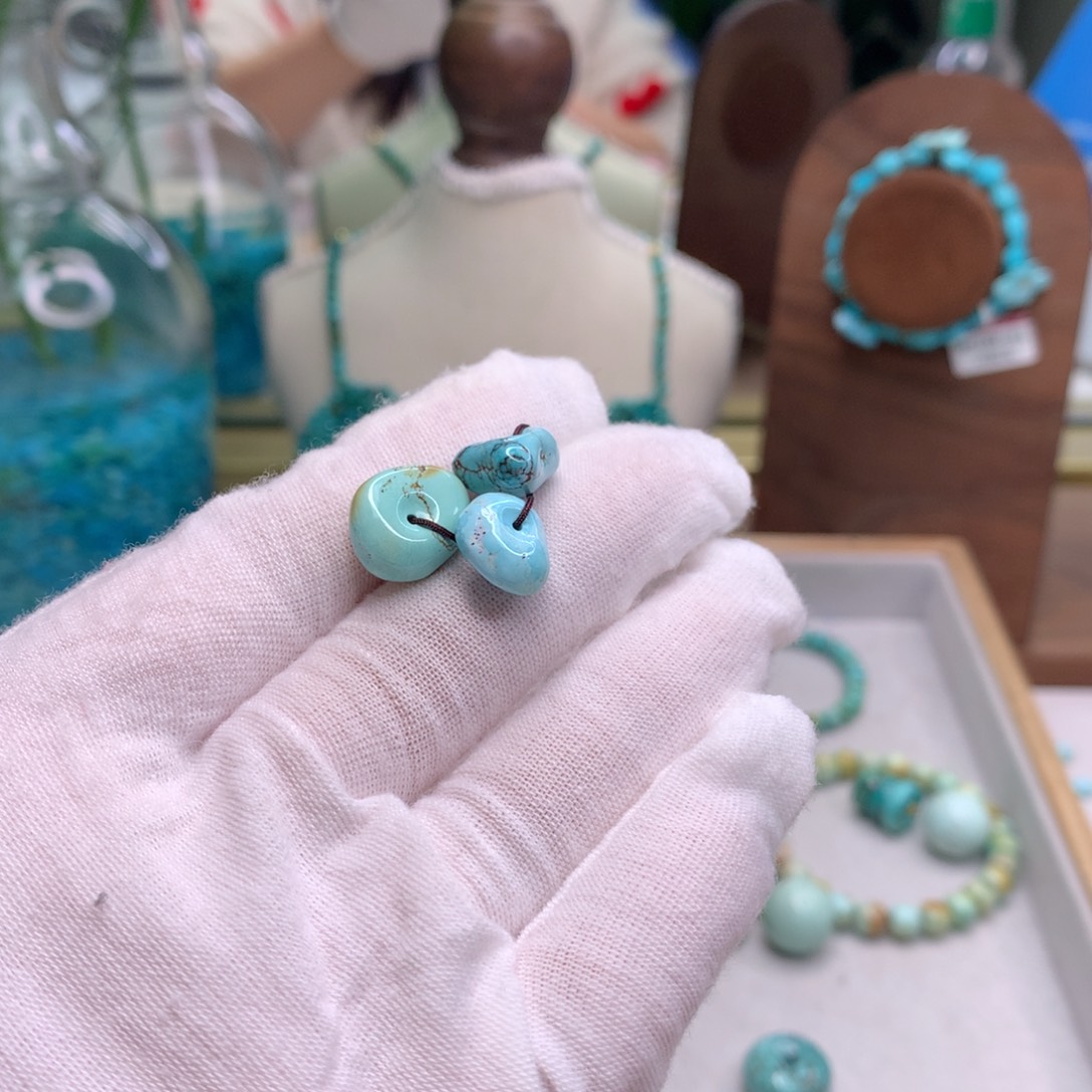 绿松石未镶嵌饰品