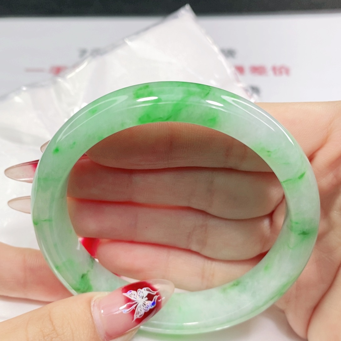 翡翠手镯未镶嵌5757 5858