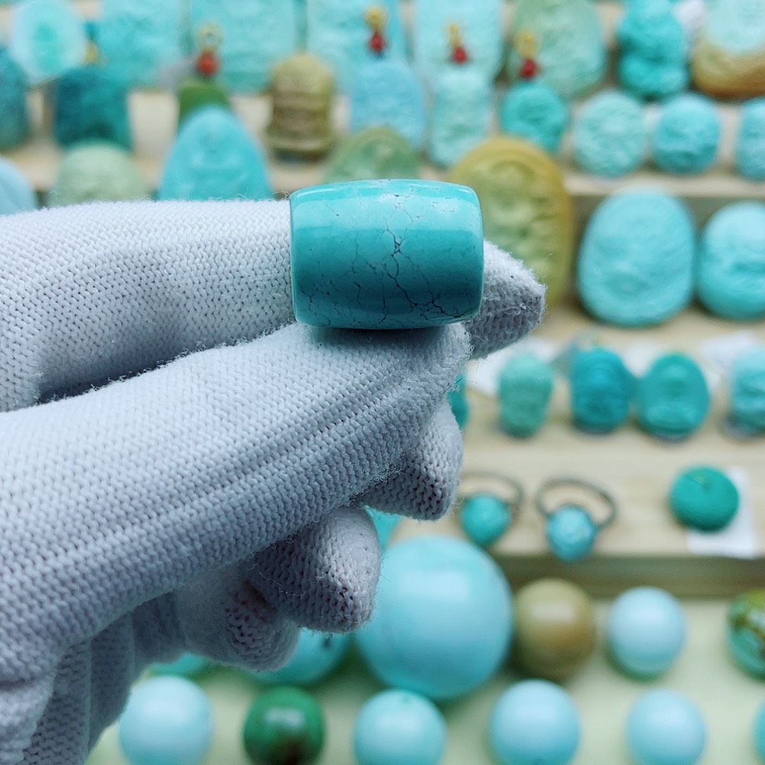 绿松石未镶嵌珠宝奇石