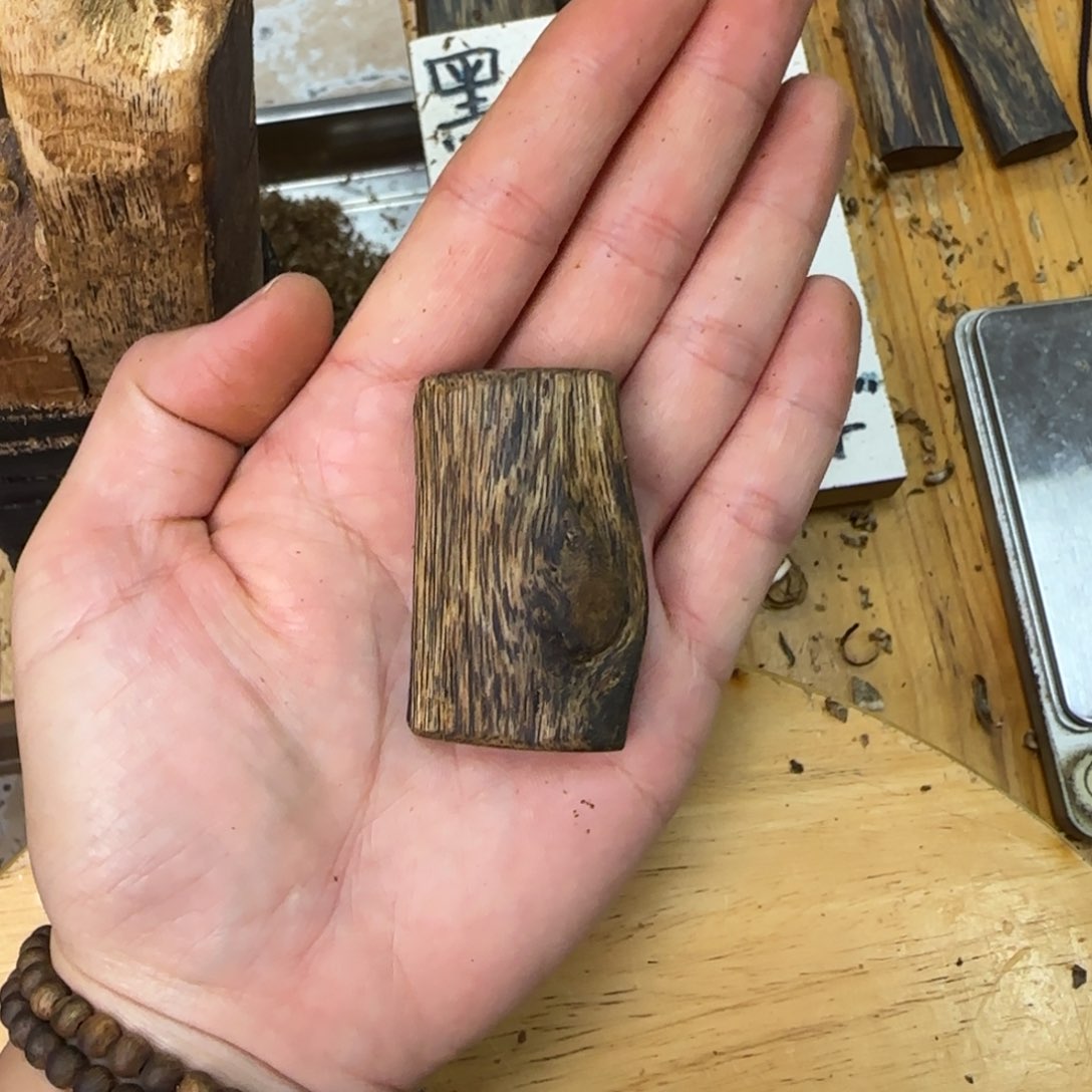 沉香吊坠素牌绿奇11.7克