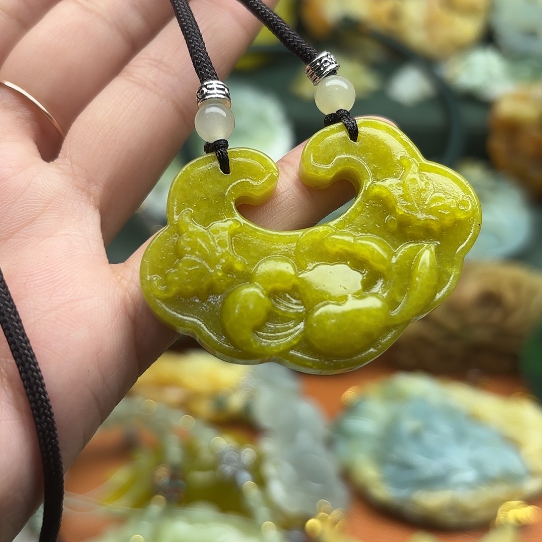 蛇纹石玉合金颈饰