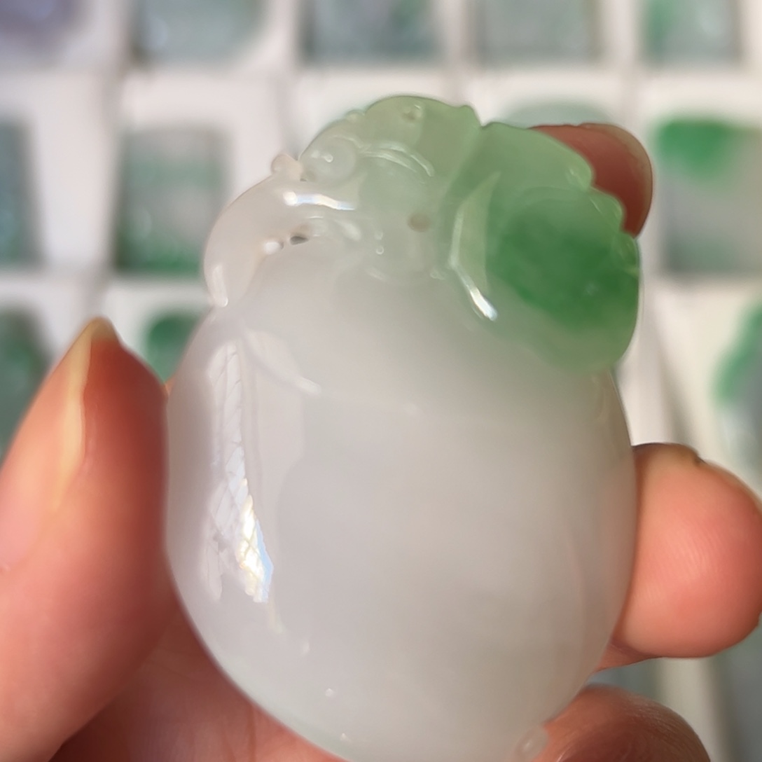 翡翠未镶嵌颈饰桃