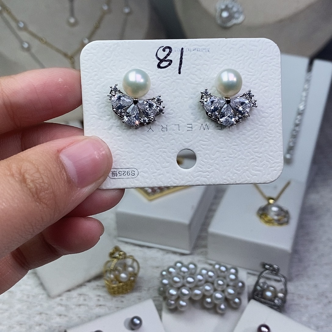 淡水珍珠银S925镶嵌耳饰