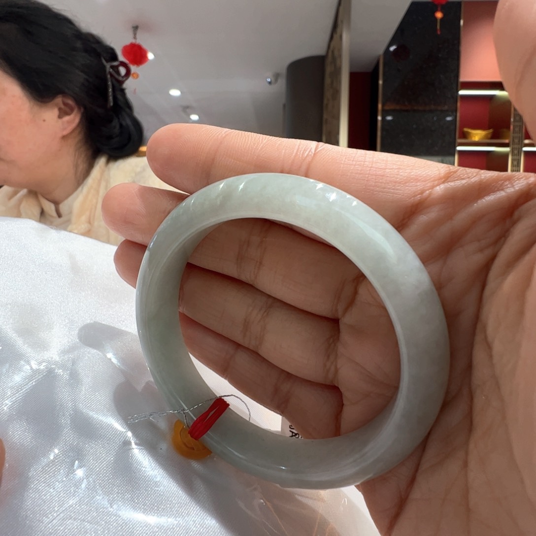 翡翠未镶嵌手镯油青