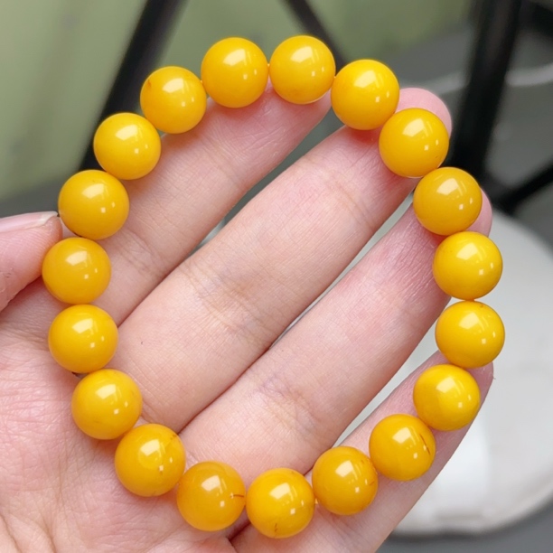 鸡油黄满蜡10➕瑕疵蜜蜡圆珠手串（679号）