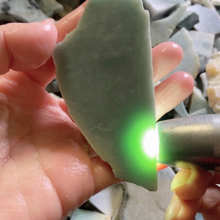 翡翠颈饰未镶嵌天然翡翠