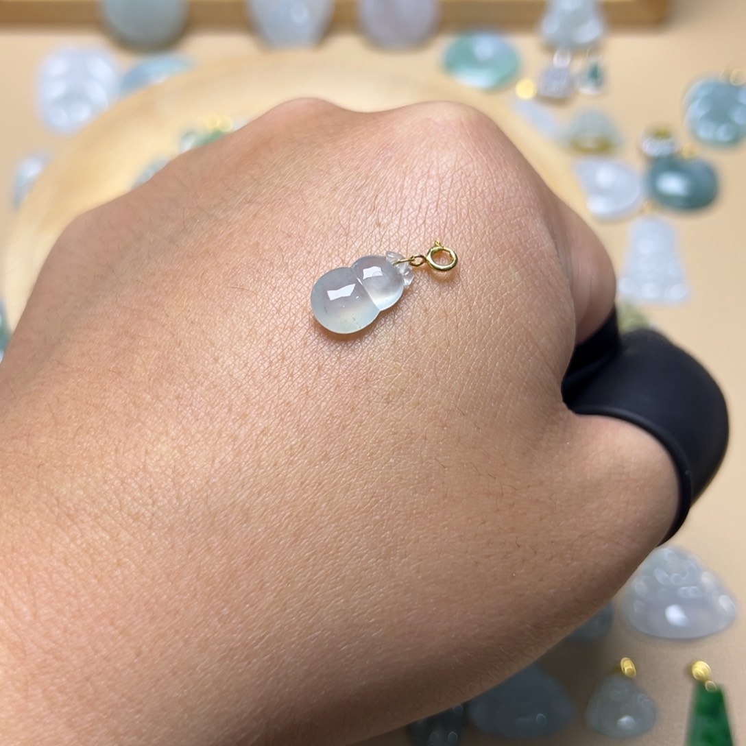 翡翠颈饰18K金镶嵌葫芦