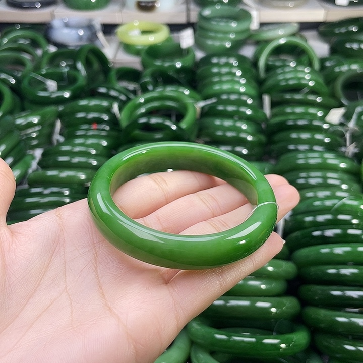 未镶嵌手镯和田玉（碧玉）