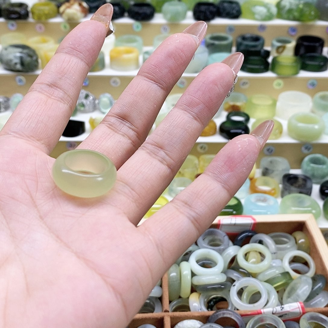 岫玉戒指未镶嵌谢**房