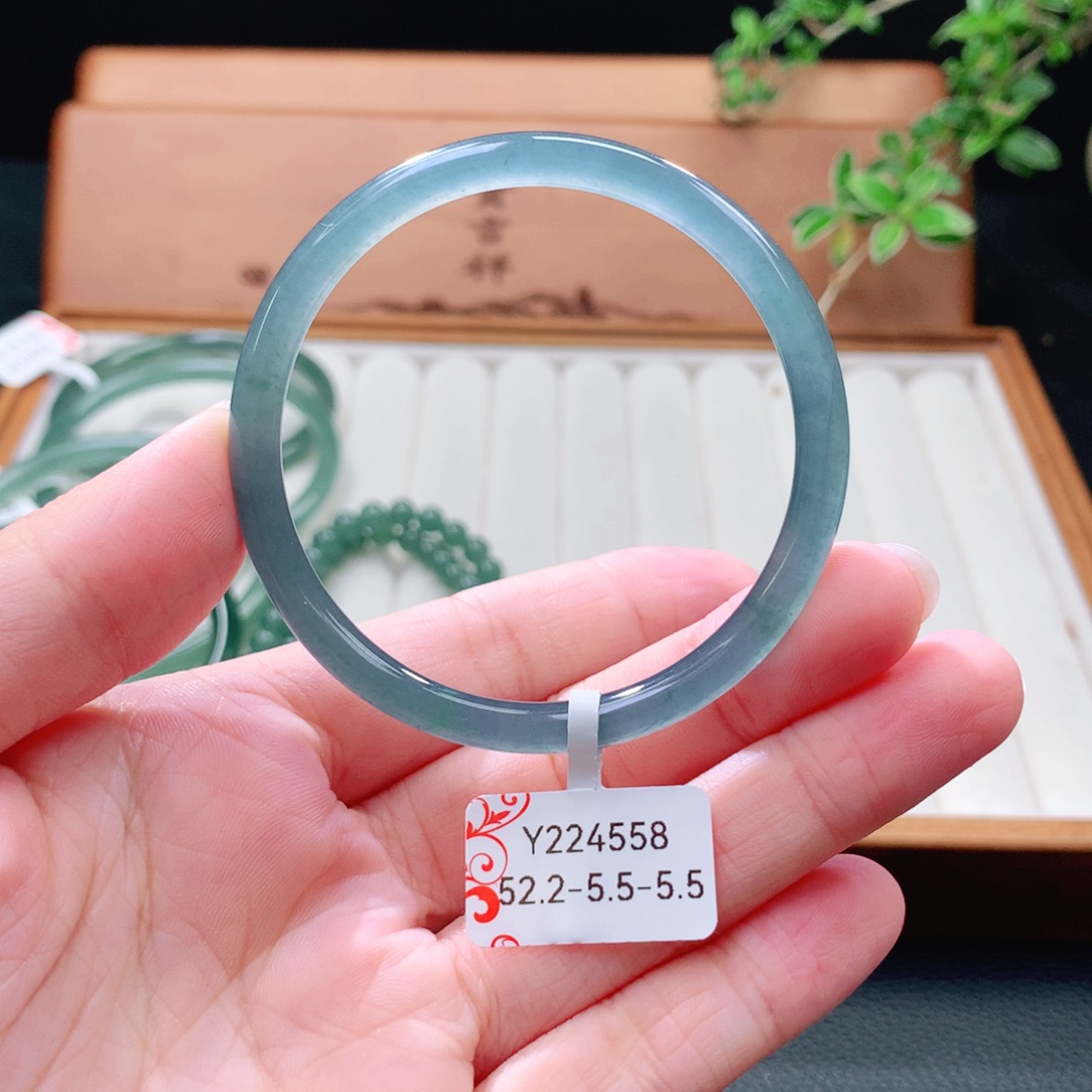 未镶嵌手镯（圆镯）翡翠