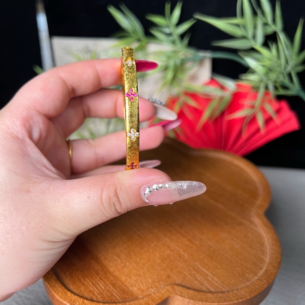 180 精品 四叶草开口手镯