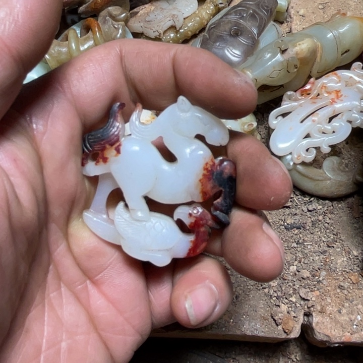 玉***缘和田玉（糖玉）未镶嵌颈饰