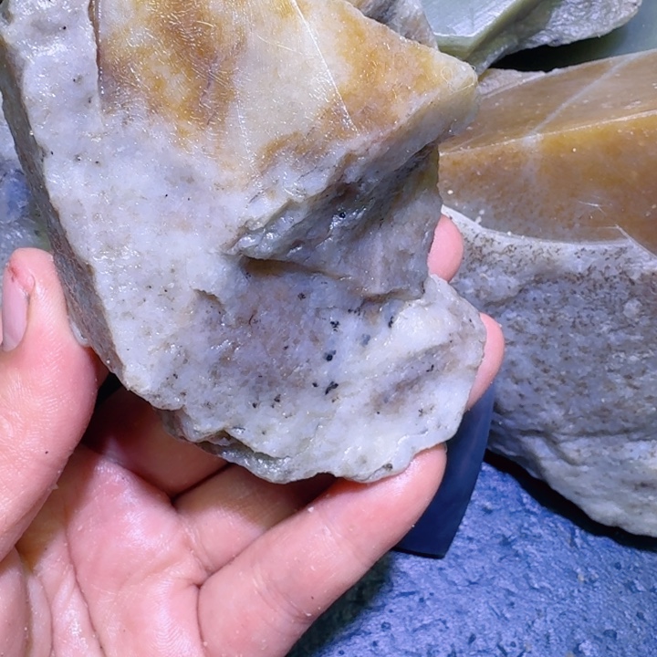 和田玉未镶嵌珠宝半成品