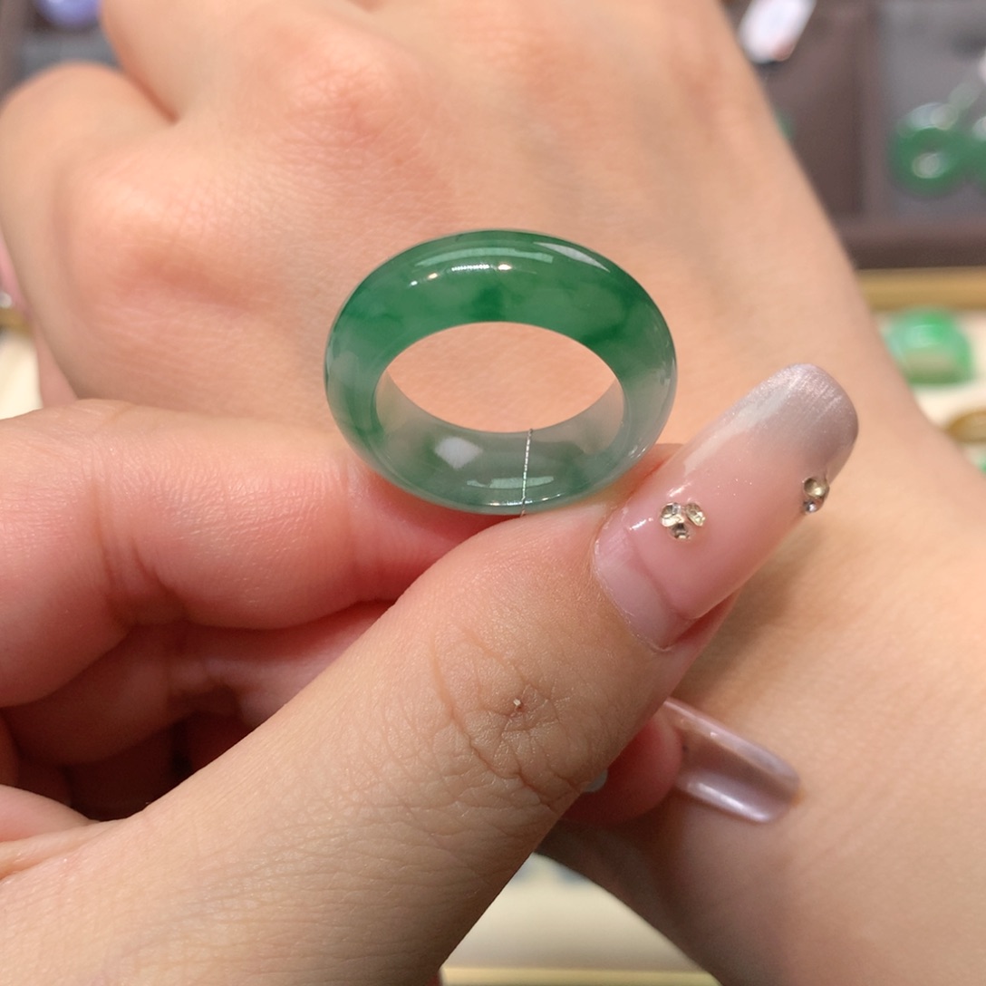 翡翠未镶嵌戒指翡翠