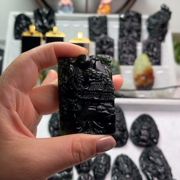 蛇纹石玉颈饰未镶嵌1**8