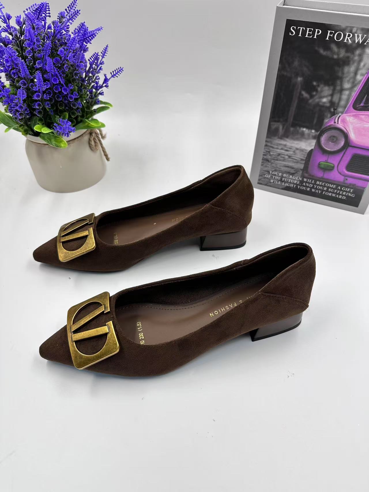 9-91  金属通勤风低跟尖头防滑粗跟单鞋舒适细跟职场休闲风