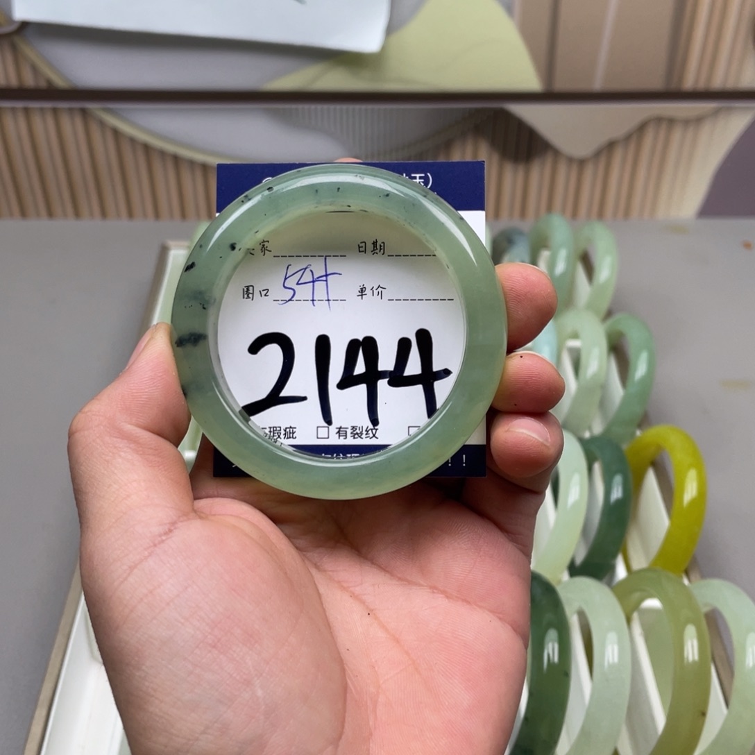 岫玉手镯手镯未镶嵌