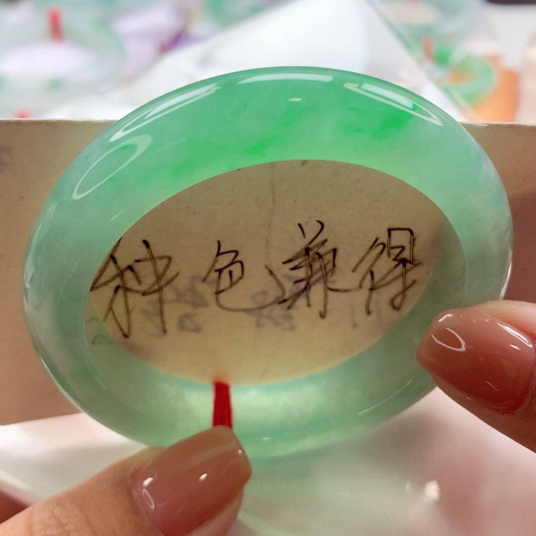 翡翠手镯未镶嵌师妹