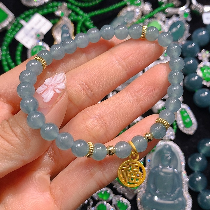 翡翠颈饰未镶嵌翡翠