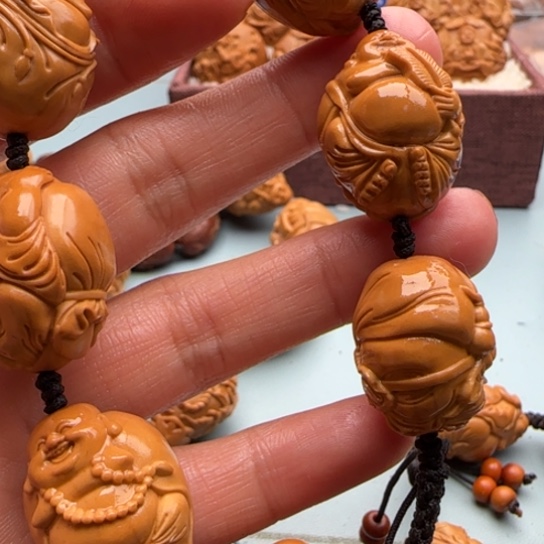 橄榄核手串雕刻工艺