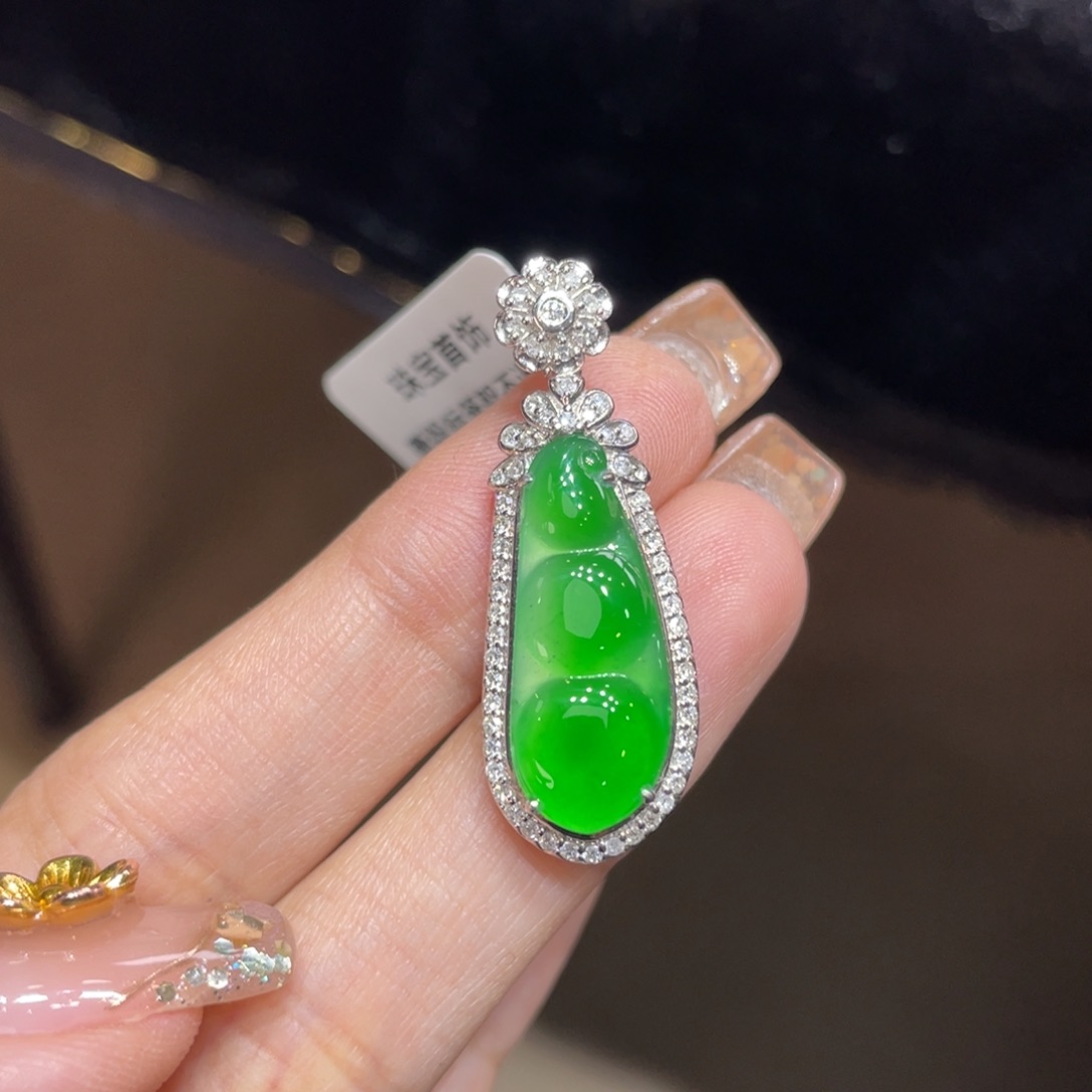 翡翠颈饰18K金镶嵌天然缅甸翡翠