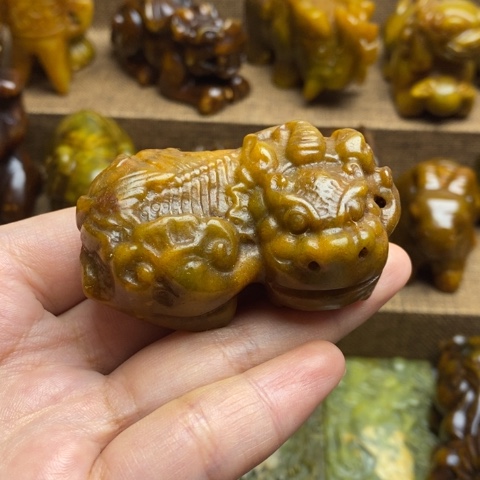 未镶嵌蛇纹石玉颈饰