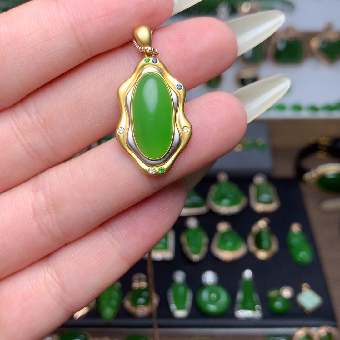 和田玉（碧玉）吊坠18K金镶嵌