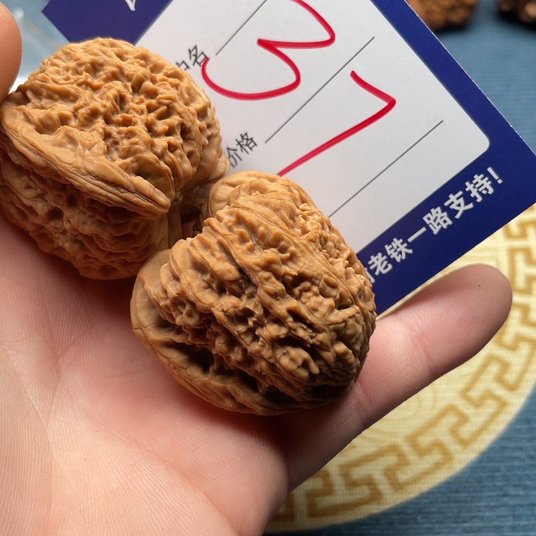 秦***居文玩核桃闪电购37