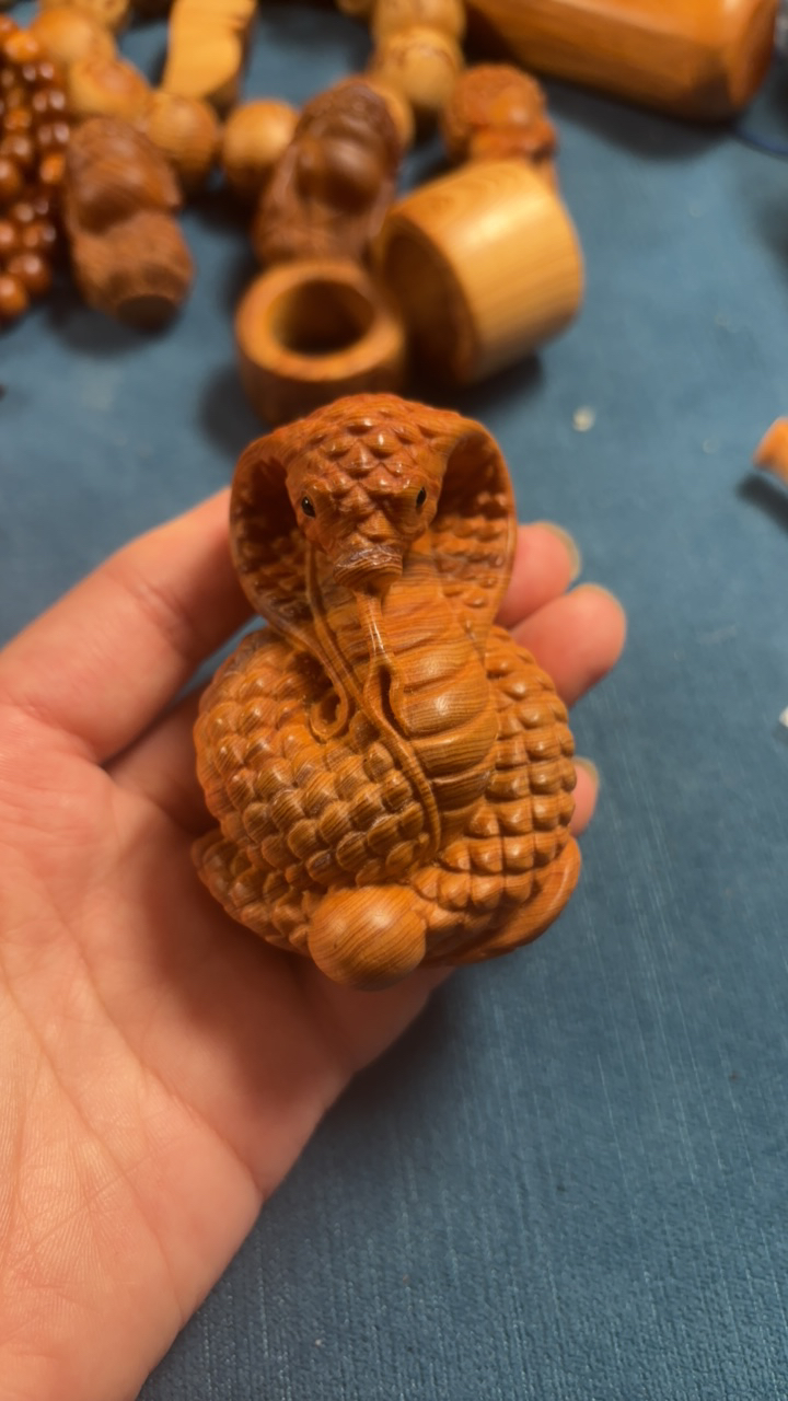 精品崖柏小摆件蛇