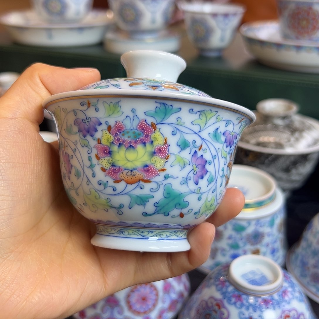 H冉月观隐斗彩莲子盖碗