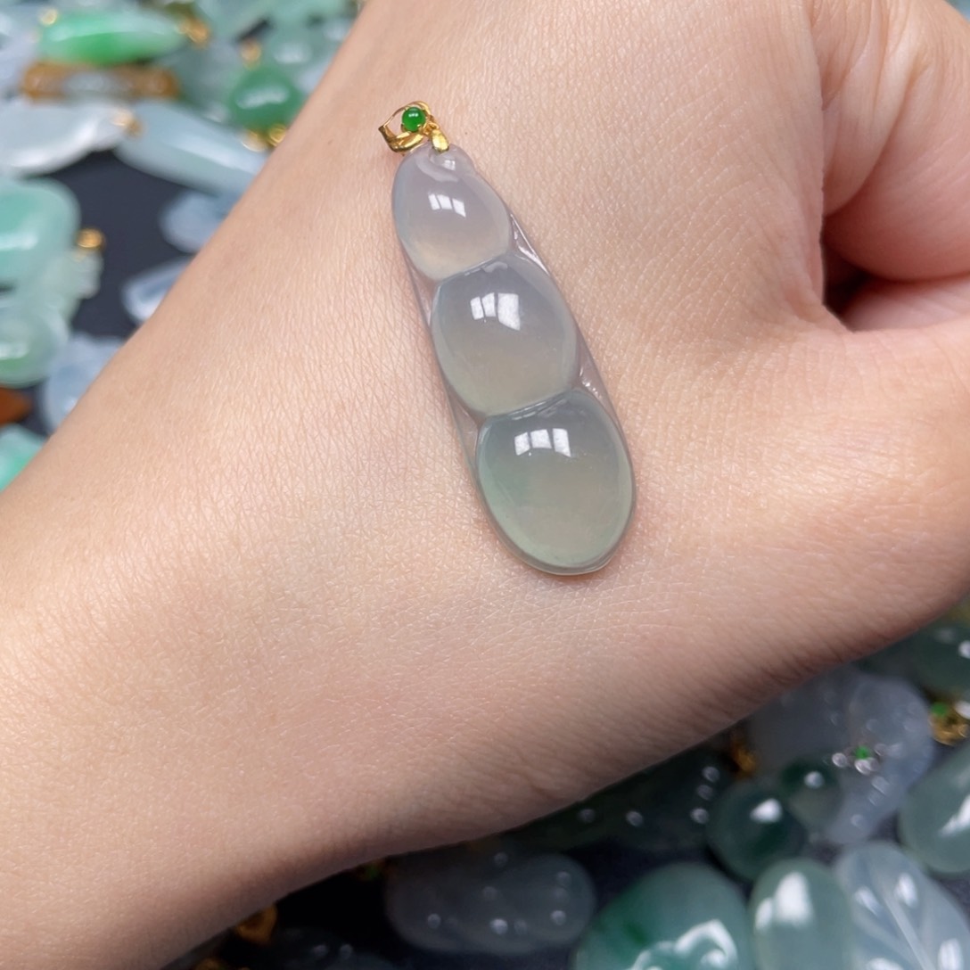 翡翠颈饰18K金镶嵌翡翠