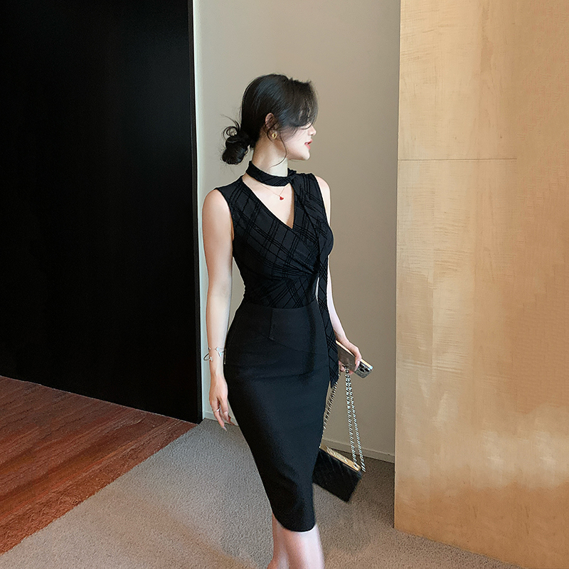 [29号 直播福利] 8/4-8周六 【格纹情调】纯欲V领格纹设计上衣