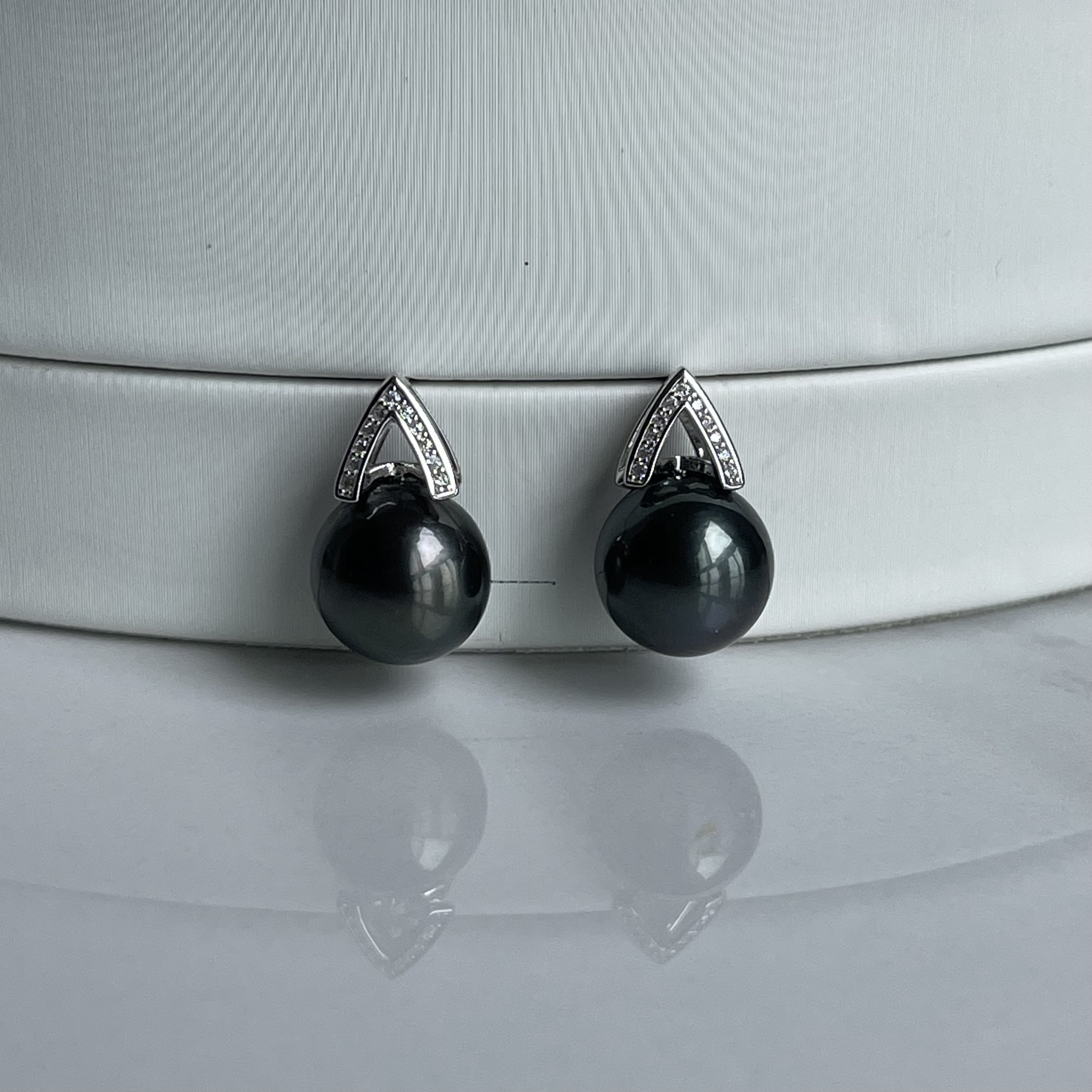 大溪地黑珍珠耳钉海水珍珠气质经曲时尚百搭耳饰银