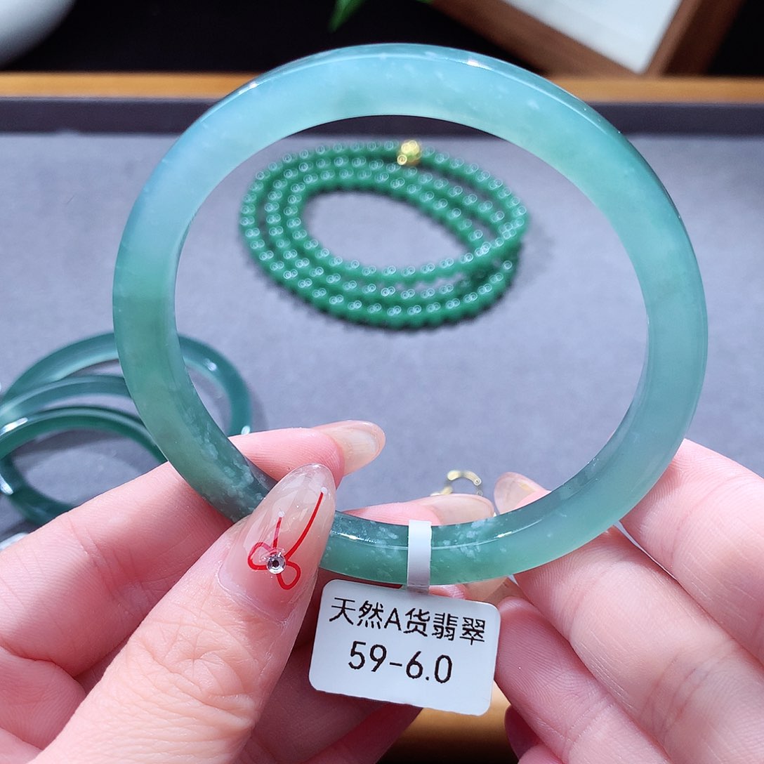 翡翠手镯（圆镯）未镶嵌