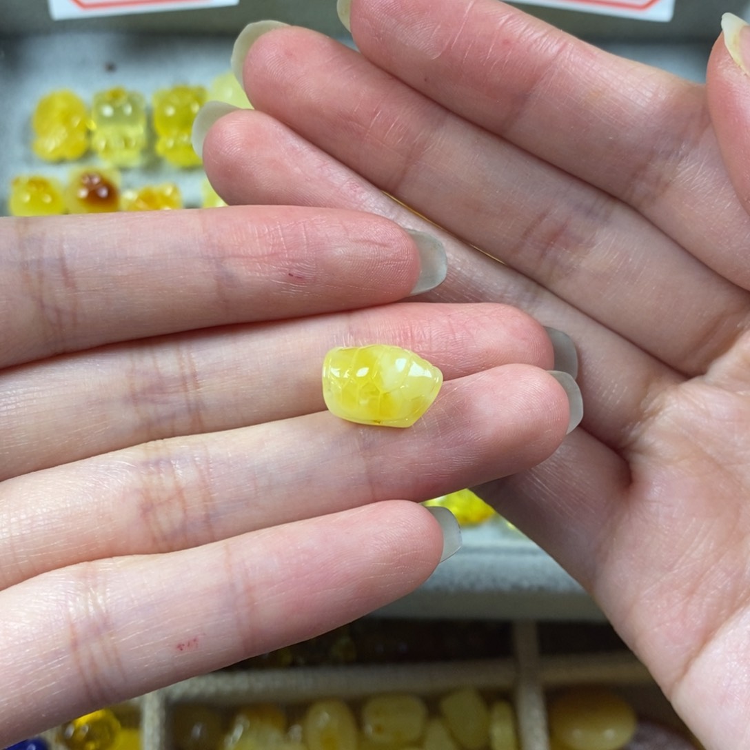 琥珀裸石未镶嵌富甲天下