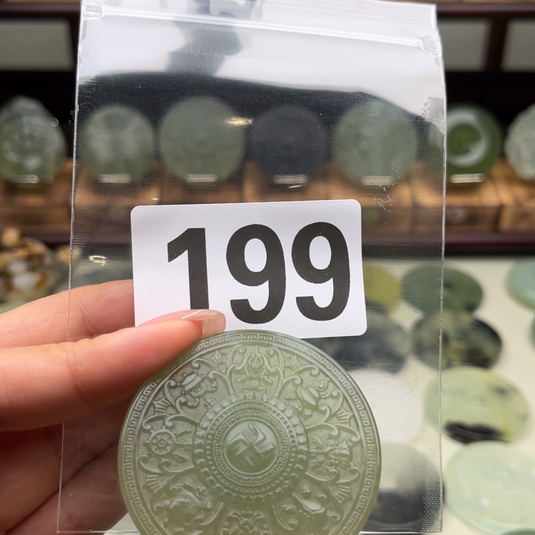 用***2蛇纹石玉未镶嵌颈饰